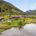 Marschbachhof 2 アパート